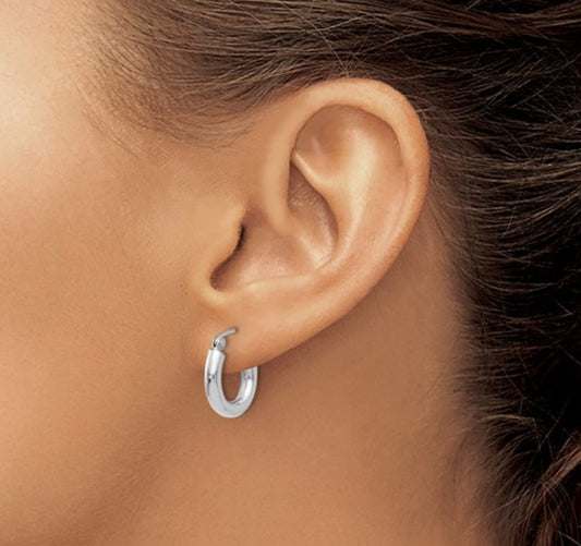 14k White Gold Huggie Hoops